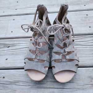 Earth Spirit Women's Size 8.5 Kendra Taupe Faux Suede Lace-Up Gladiator Sandals